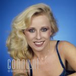 22-01-1982 Bonnie St. Clair at studio in Amsterdam. Photo: Govert de Roos/Connu

[keywords]Half Length, Eyecontact, Smiling[/keywords]